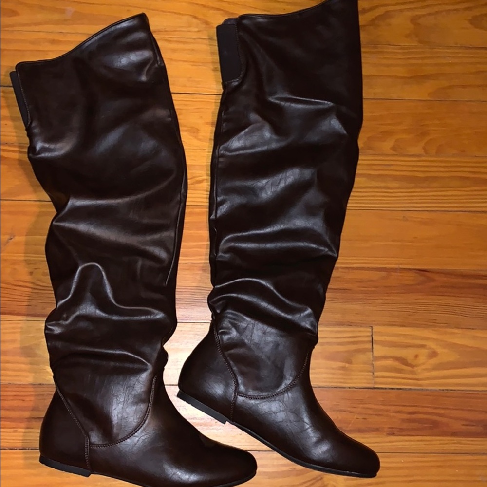 Above the knee faux leather boots 👢 brown